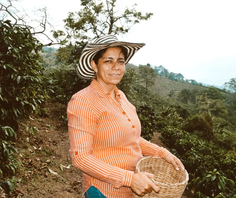 Caficultor colombiano en su finca