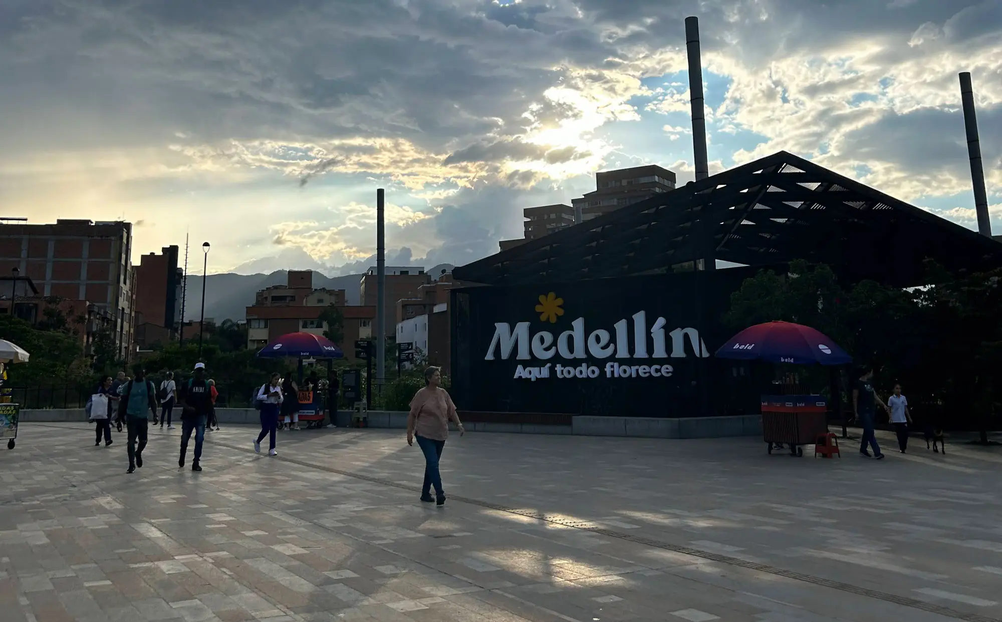 Configuración profesional de estación de café para eventos empresariales