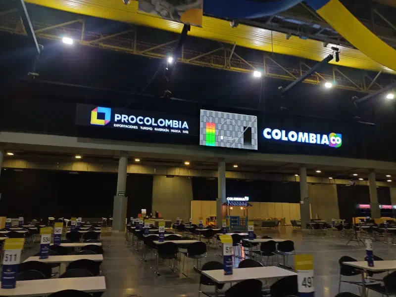 Estación de café de Experiencia VINTO en un evento corporativo a gran escala, foto 10 de 112