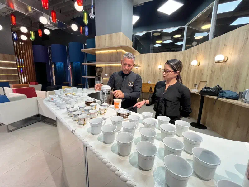 Estación de café de Experiencia VINTO en un evento corporativo en oficinas, foto 4 de 56