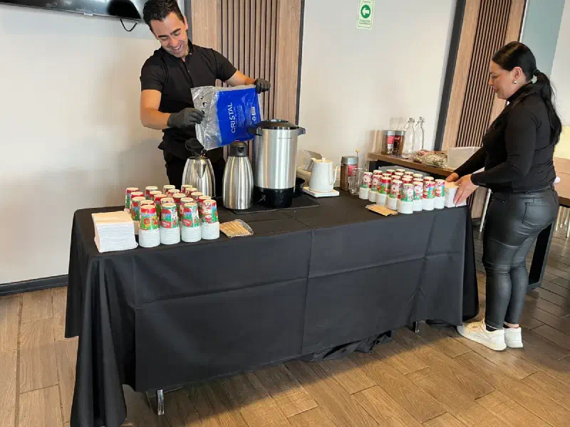 Estación de café de Experiencia VINTO en un evento corporativo en oficinas, foto 6 de 56