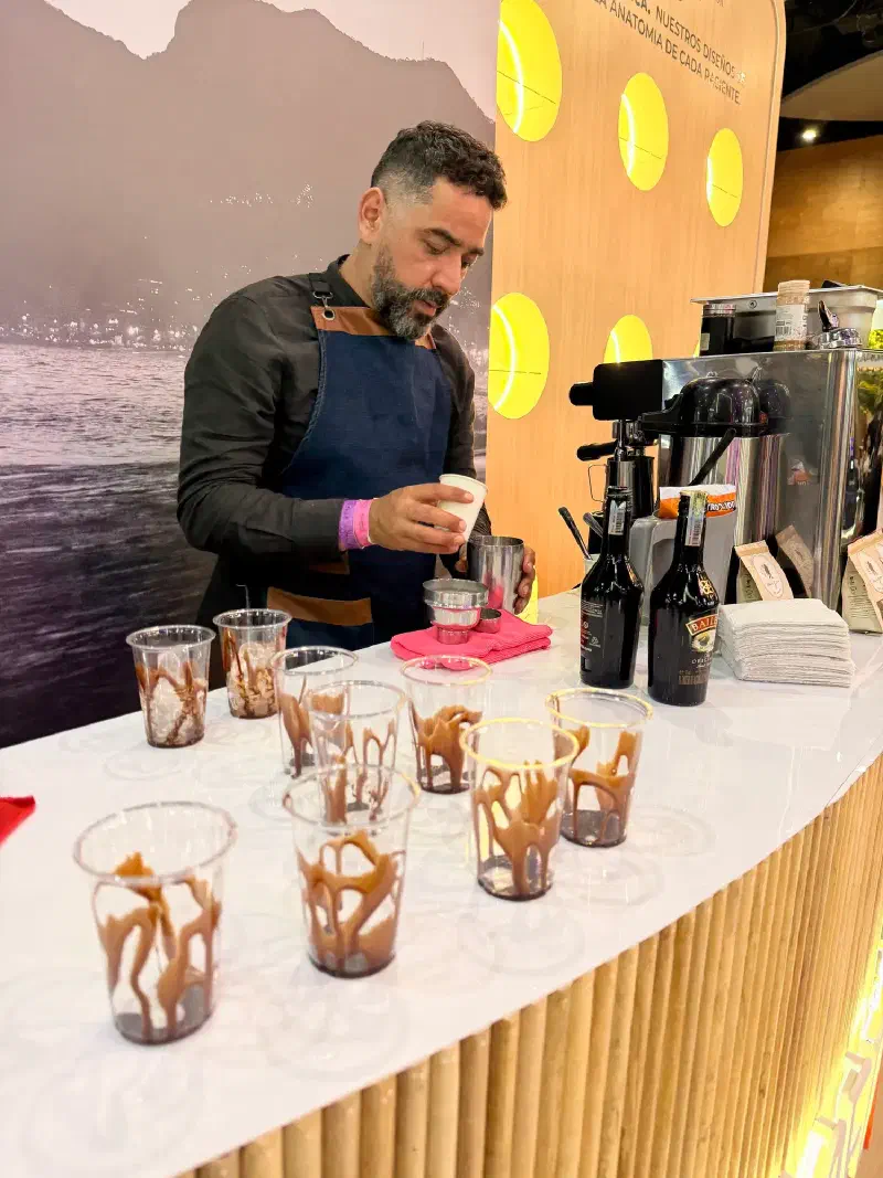 Estación de café de Experiencia VINTO en un evento especial o VIP, foto 2 de 30