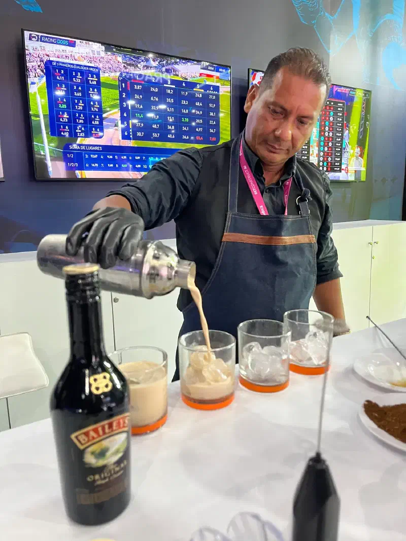 Estación de café de Experiencia VINTO en un evento especial o VIP, foto 5 de 30