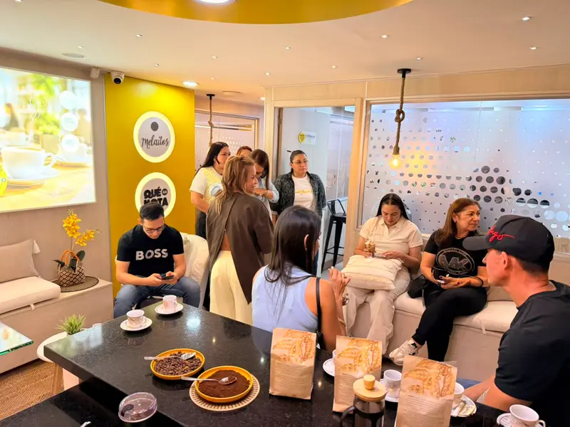 500 bebidas en 5 días: el café que volvió el showroom de Industrias de Moda N&E una sala de negocios - Imagen 1