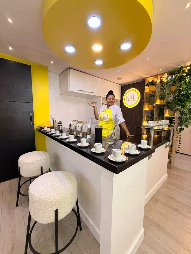 500 bebidas en 5 días: el café que volvió el showroom de Industrias de Moda N&E una sala de negocios - Imagen 2
