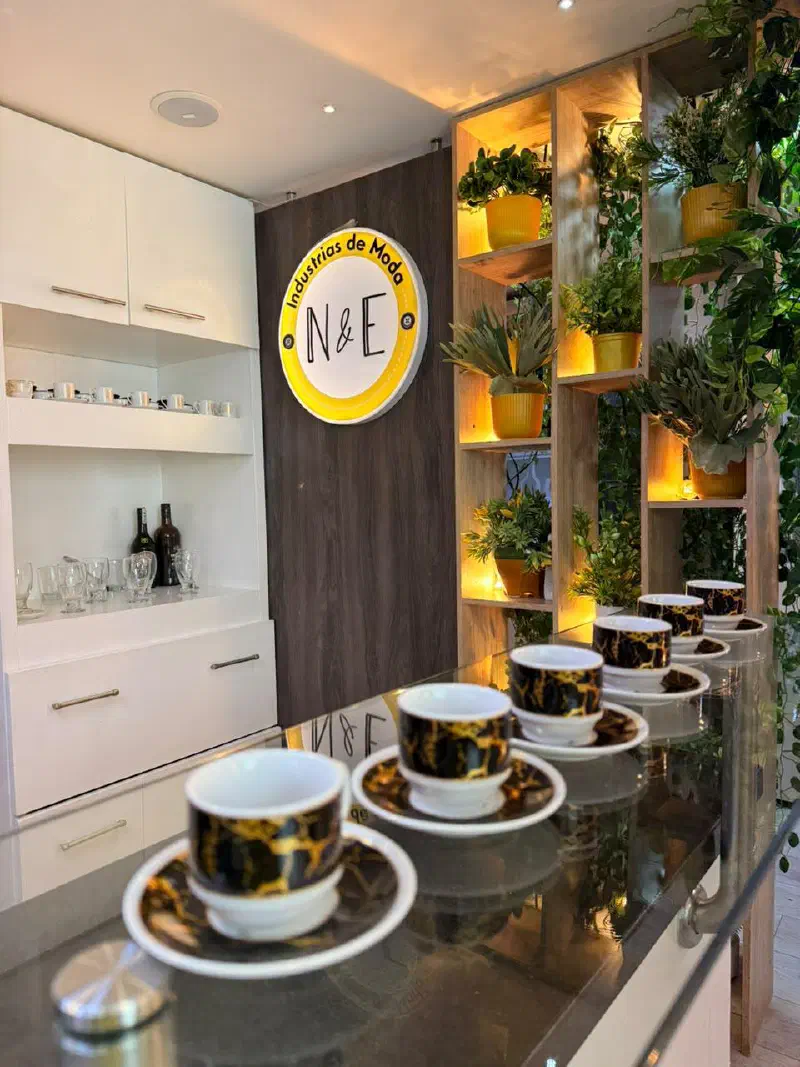 500 bebidas en 5 días: el café que volvió el showroom de Industrias de Moda N&E una sala de negocios - Imagen 5
