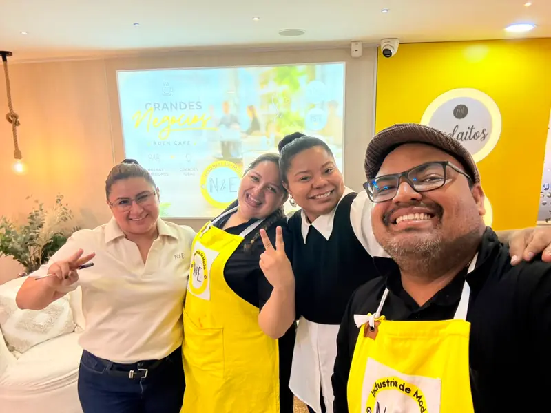 500 bebidas en 5 días: el café que volvió el showroom de Industrias de Moda N&E una sala de negocios - Imagen 7